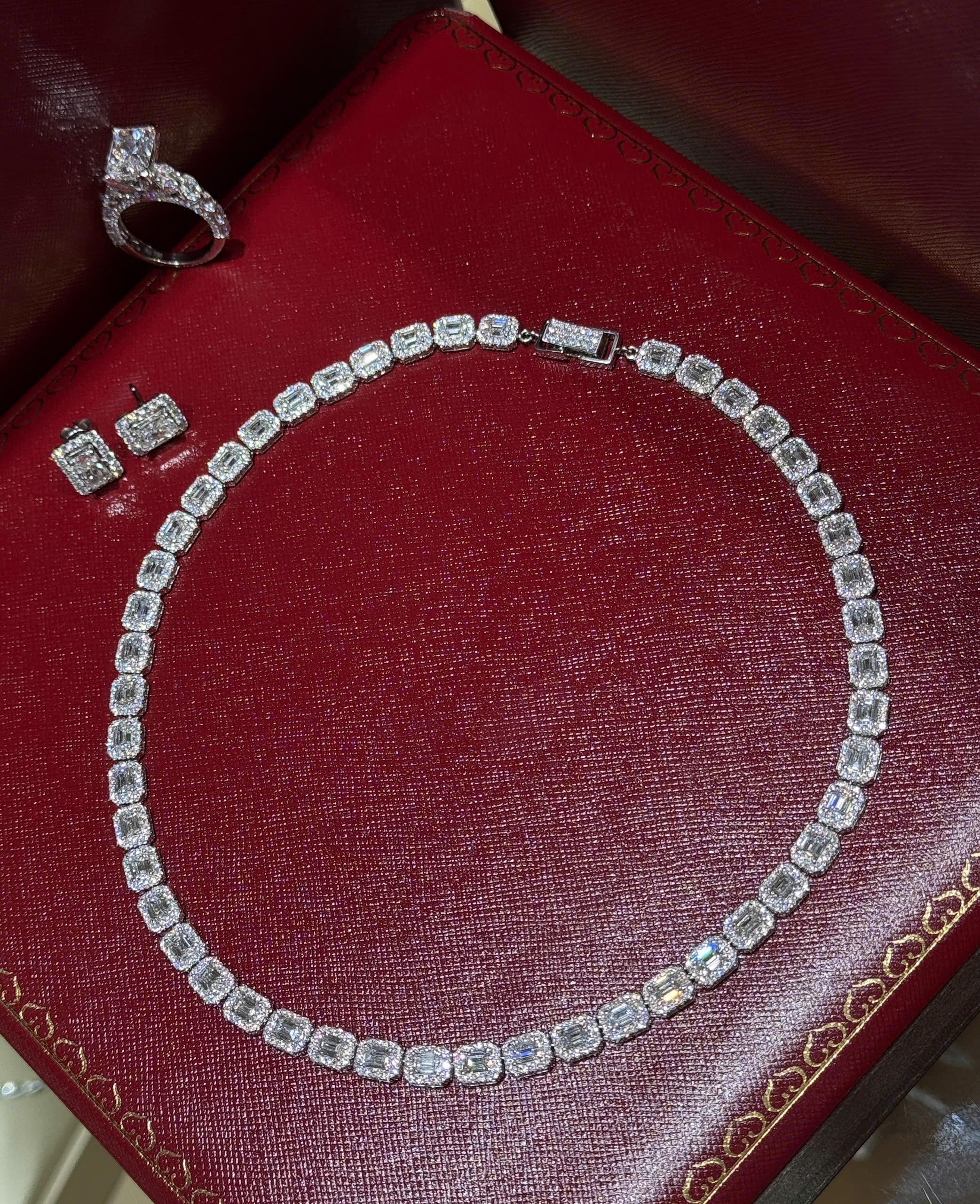Vòng cổ Emerald Full kim 48v 4.5x3.3m GIA