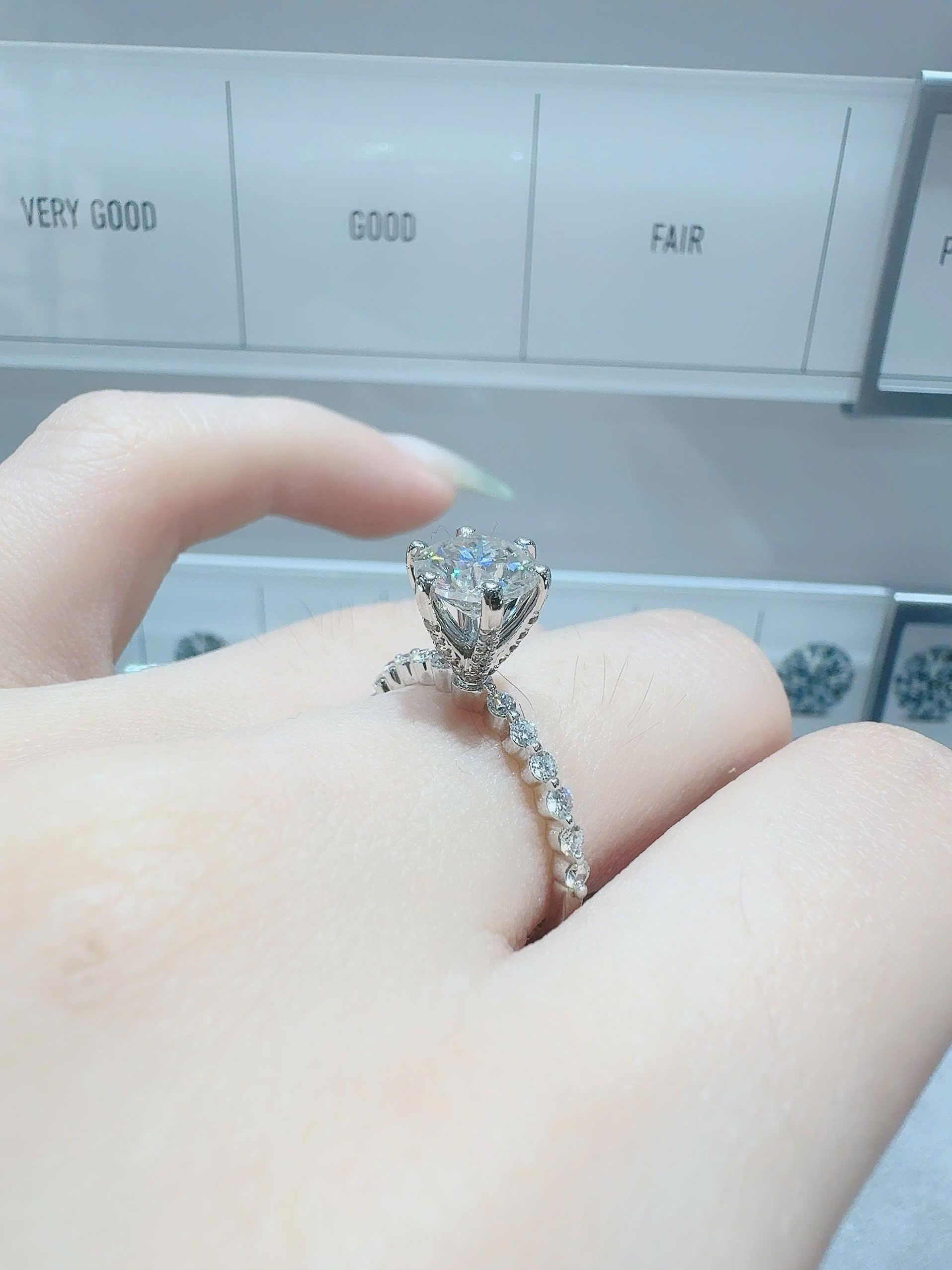 Nhẫn nữ 6 chấu chủ 6.3m - 7.2m