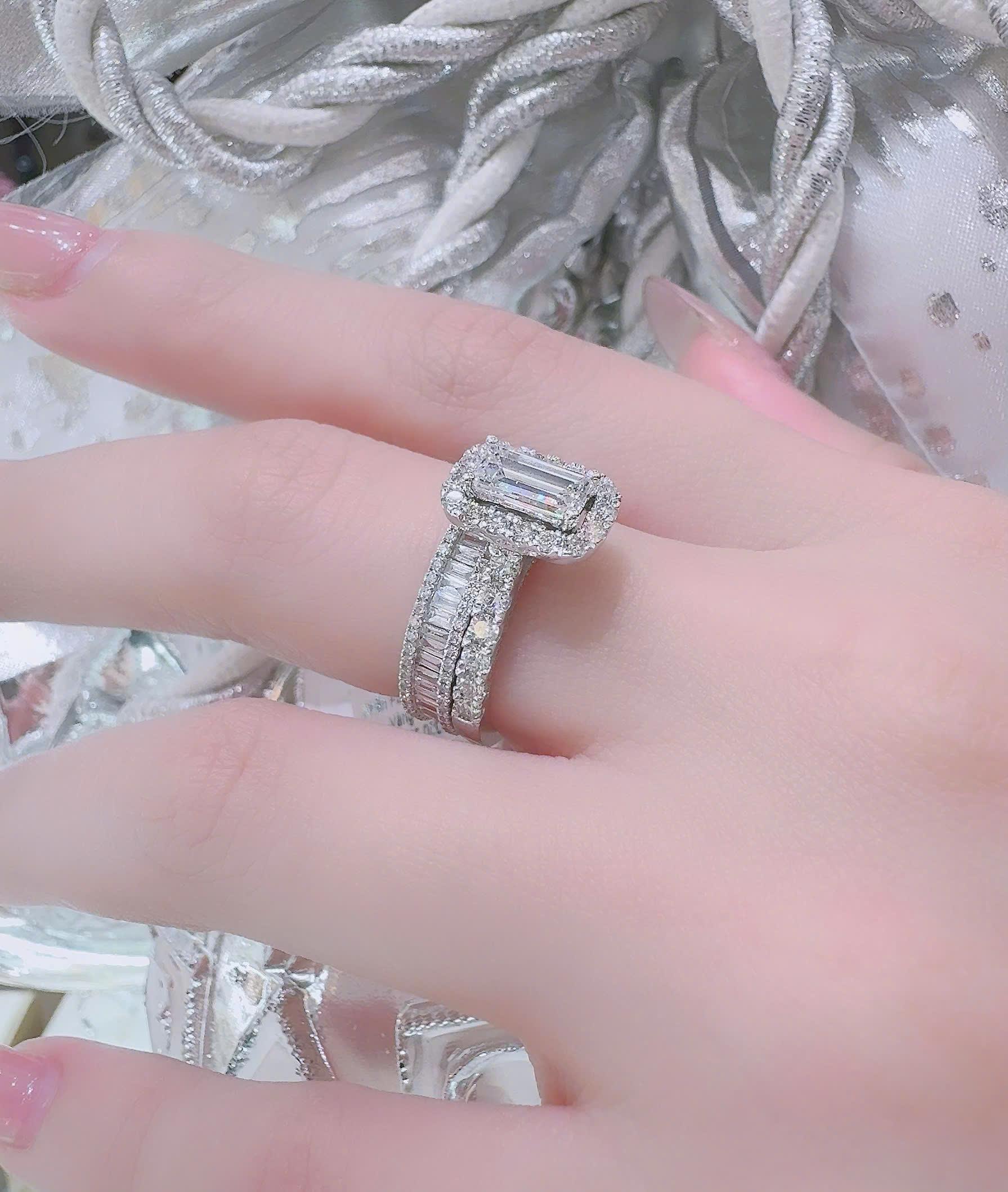 Nhẫn chủ Emerald mix nhẫn kết baguette