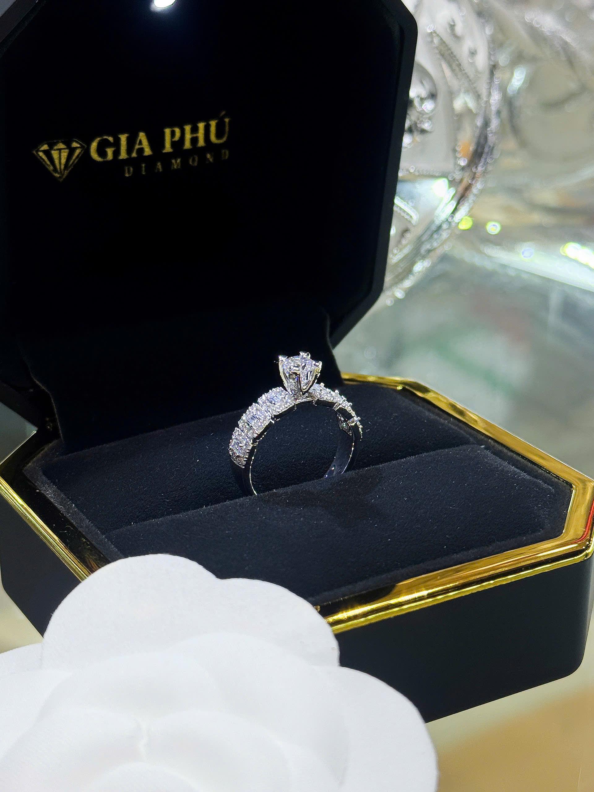 Nhẫn chủ 4.5m Solitaire