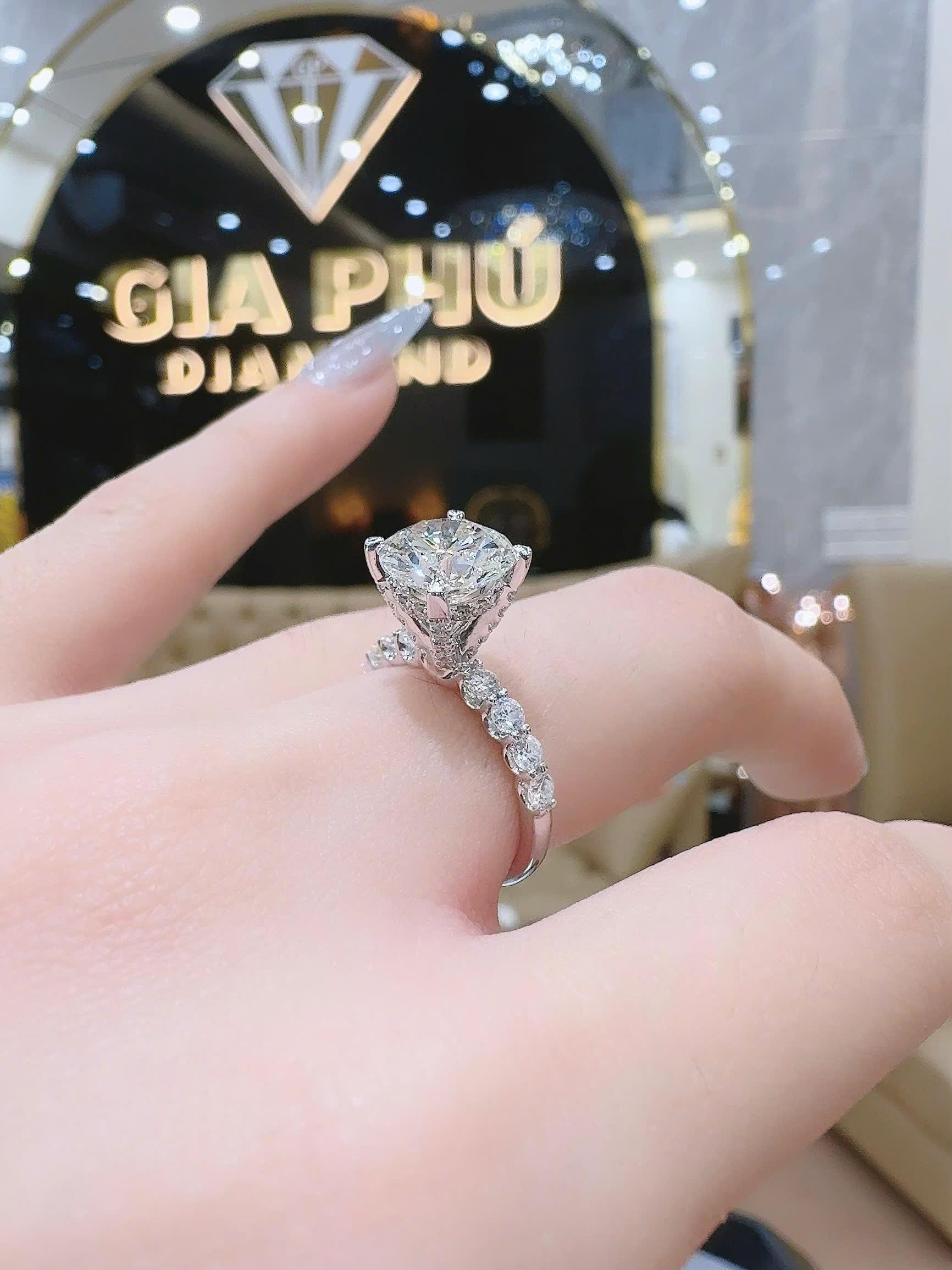 Nhẫn nữ chủ 8.1
